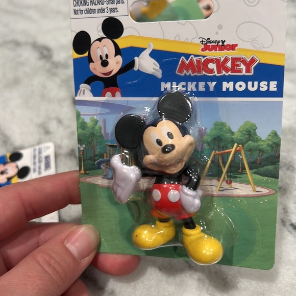 Mickey Mouse & Friends Mini Figurines Complete Set of 5 Collectors Plus 1 NEW - Picture 4 of 10